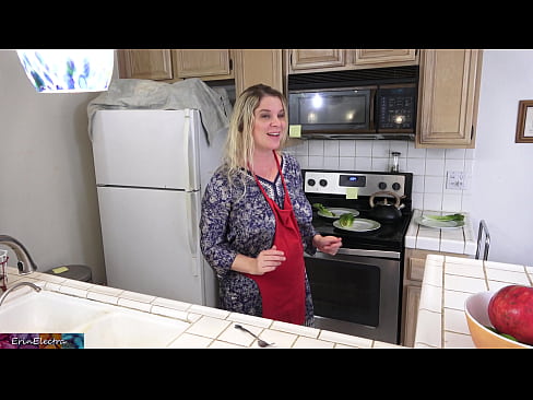 ❤️ Stepmom Mëllech him an der Kichen virun sengem Datum ❤ Fucking Video op lb.it-com.top