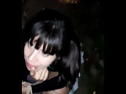 ❤️ Op der Strooss geschwollen Penis am Austausch fir Séissegkeeten ❤ Fucking Video op lb.it-com.top
